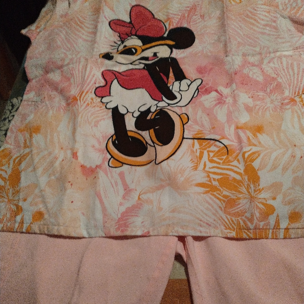 Disney/Koi Scrub Set in Size XL